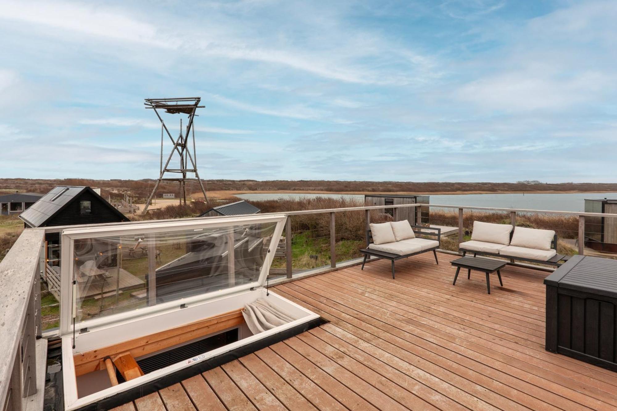 Basecamp Ijmuiden Aan Zee Hotel Exterior photo